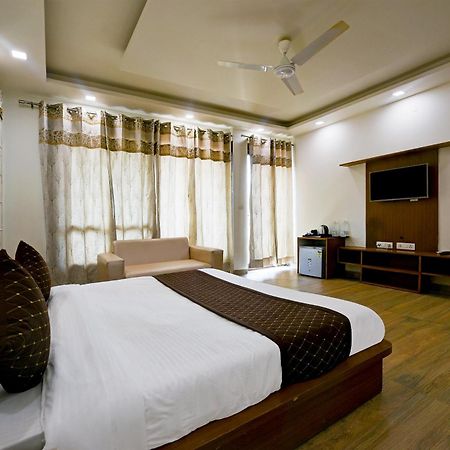 Hotel Leaf 9 Boutique, Near Golf Course Road And Galleria Market غورغاون المظهر الخارجي الصورة