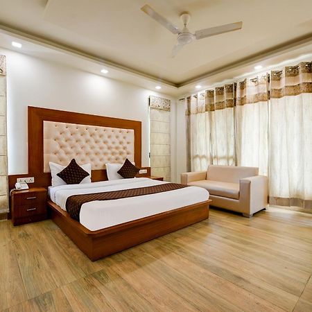Hotel Leaf 9 Boutique, Near Golf Course Road And Galleria Market غورغاون المظهر الخارجي الصورة