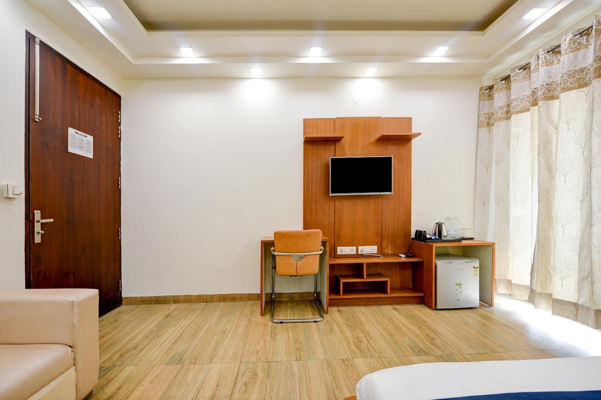 Hotel Leaf 9 Boutique, Near Golf Course Road And Galleria Market غورغاون المظهر الخارجي الصورة