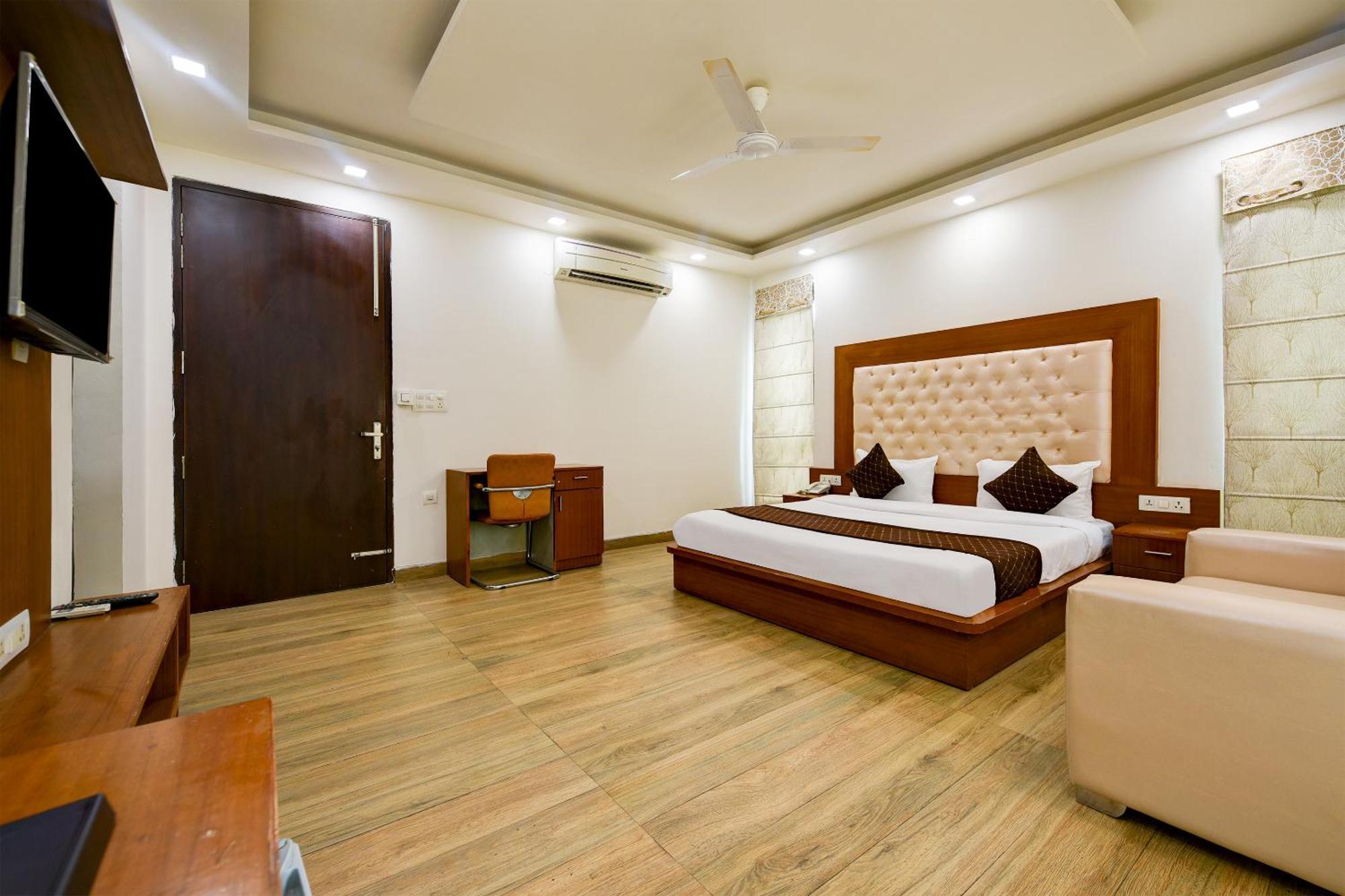 Hotel Leaf 9 Boutique, Near Golf Course Road And Galleria Market غورغاون المظهر الخارجي الصورة