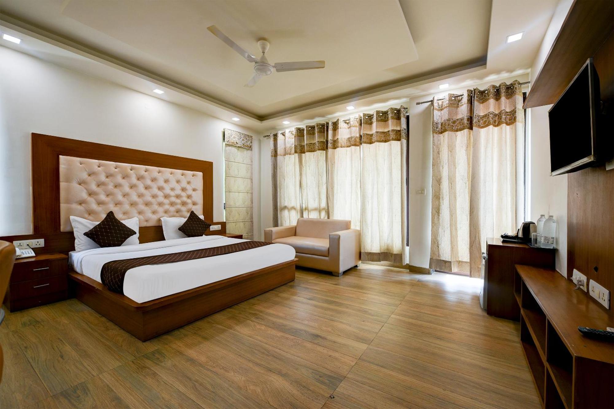 Hotel Leaf 9 Boutique, Near Golf Course Road And Galleria Market غورغاون المظهر الخارجي الصورة