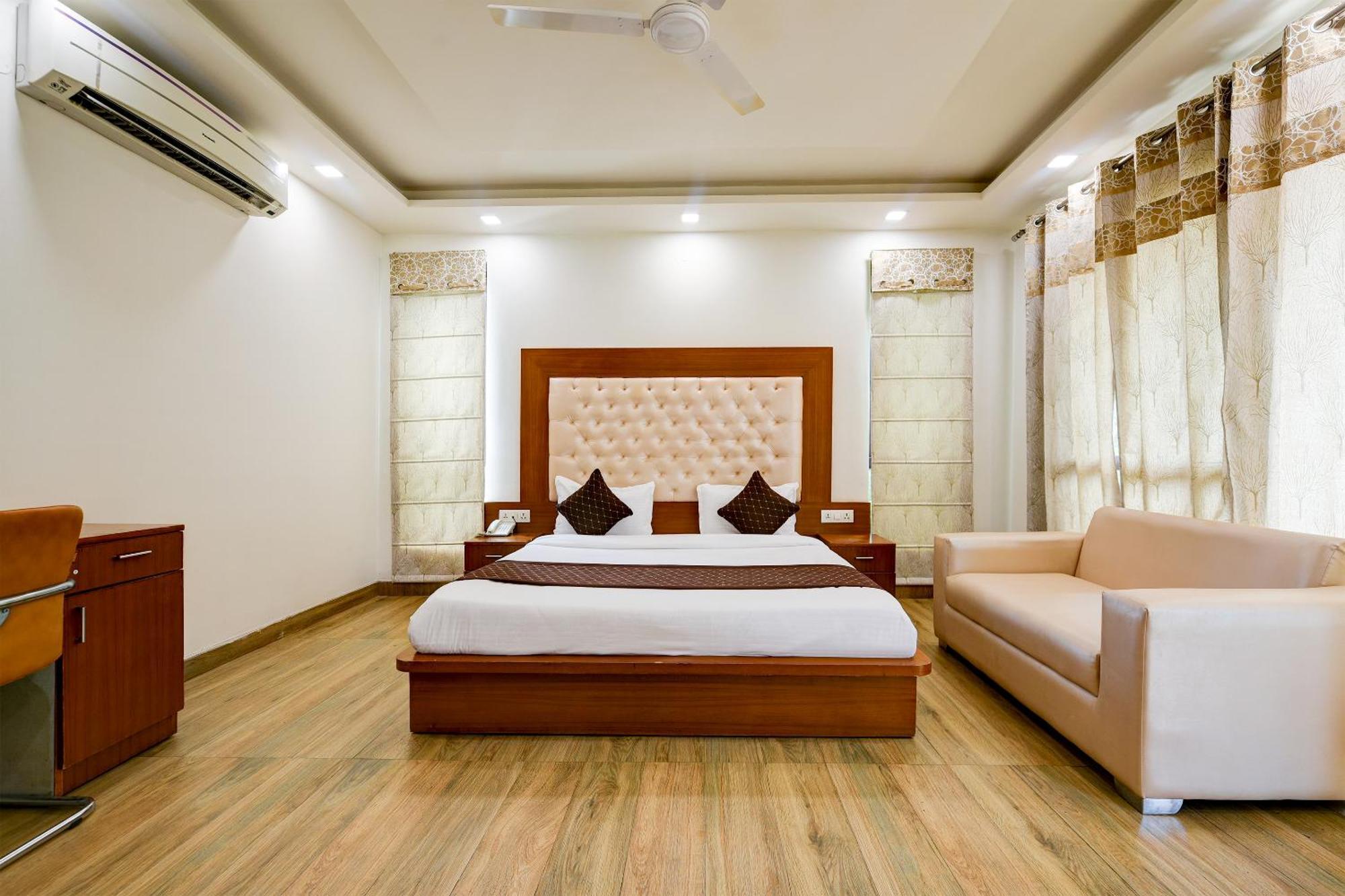 Hotel Leaf 9 Boutique, Near Golf Course Road And Galleria Market غورغاون المظهر الخارجي الصورة