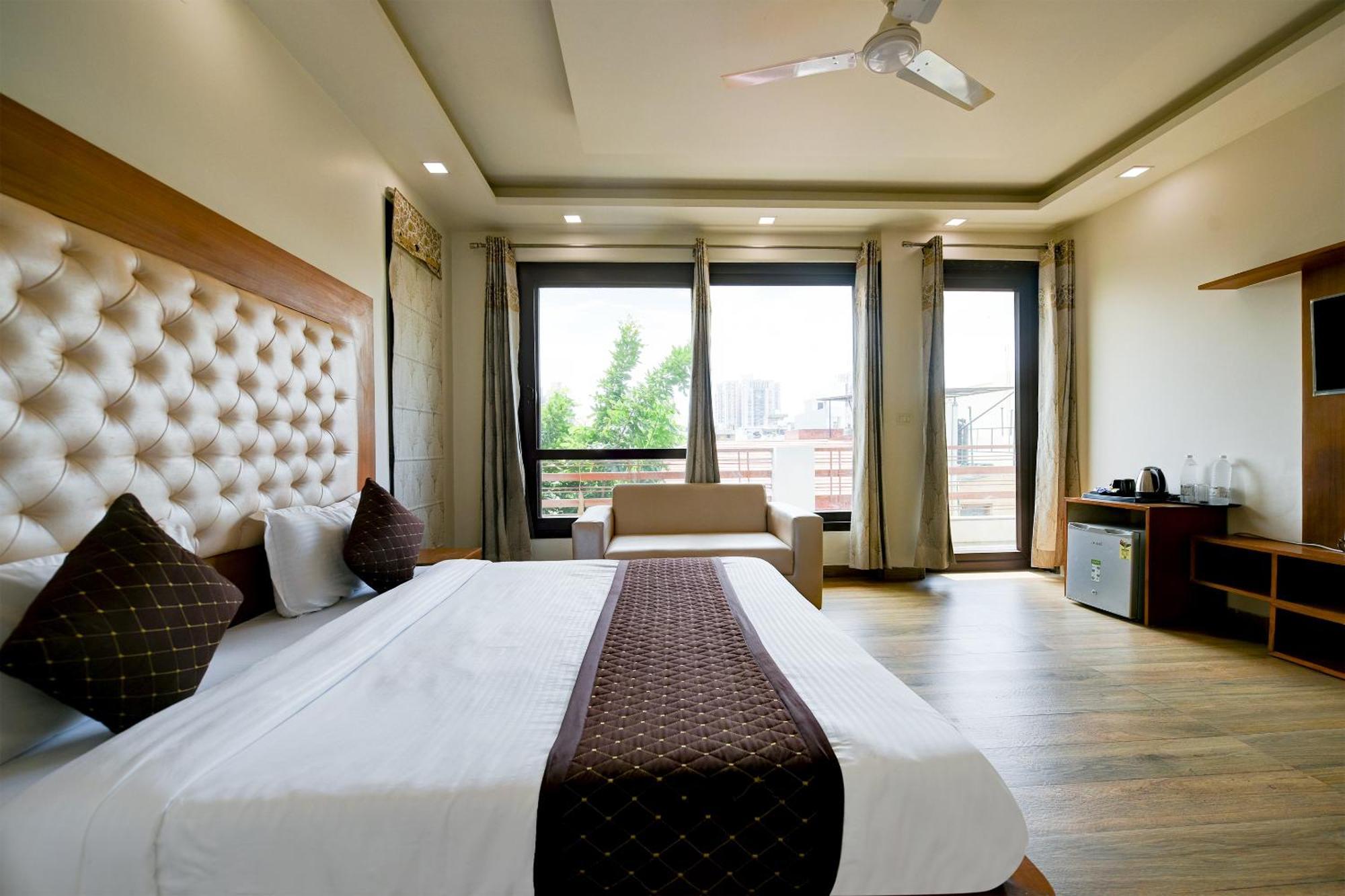 Hotel Leaf 9 Boutique, Near Golf Course Road And Galleria Market غورغاون المظهر الخارجي الصورة