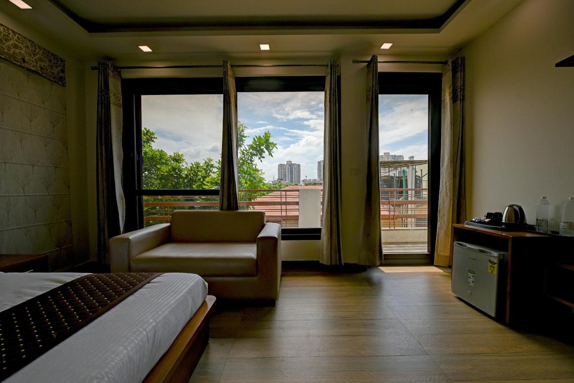 Hotel Leaf 9 Boutique, Near Golf Course Road And Galleria Market غورغاون المظهر الخارجي الصورة